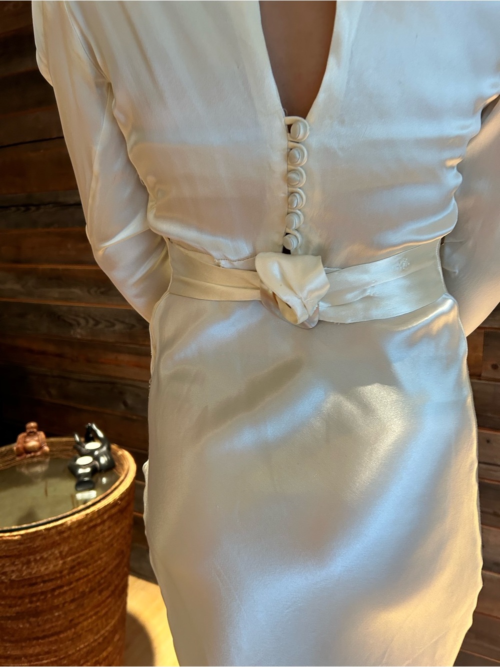 Elegant Cream Silk Satin Vintage Wedding Dress with Long Sleeves - Picture 6 of 11